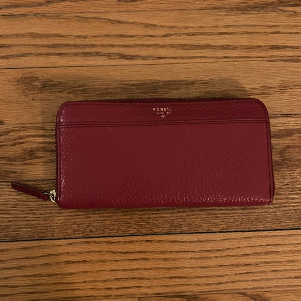FOSSIL BURGUNDY WALLET